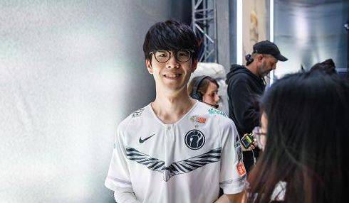 Weibo Gaming post-match interview with Xiaohu ： 新的十年从零开始，每一年都是一个新的起点